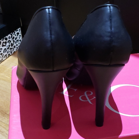 Heels - Picture 3 of 4